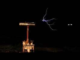 Musical Tesla Coil - Smile Song by ElectricalEnginerd
